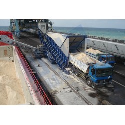 Shiploader for bulk material loading