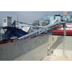Shiploader for bulk material loading