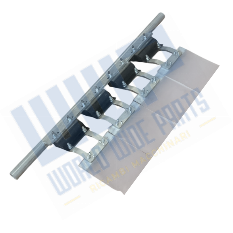 Scraper for extractor belt sheet 800